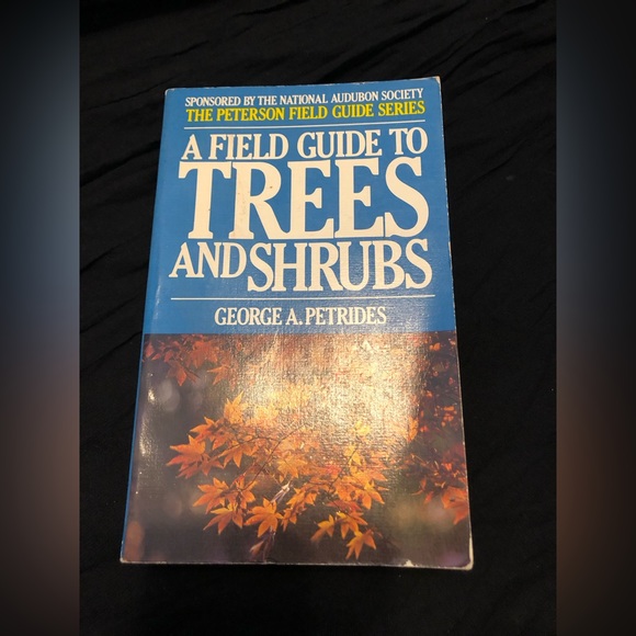 A Field Guide to Trees and Shrubs Book / 1958 , 1972 - Picture 2 of 7